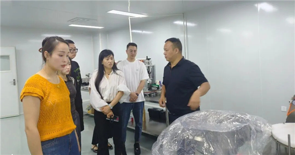 锦盛要闻 | 欢迎美股上市公司王总及策划专家袁总莅临集团工厂参观交流